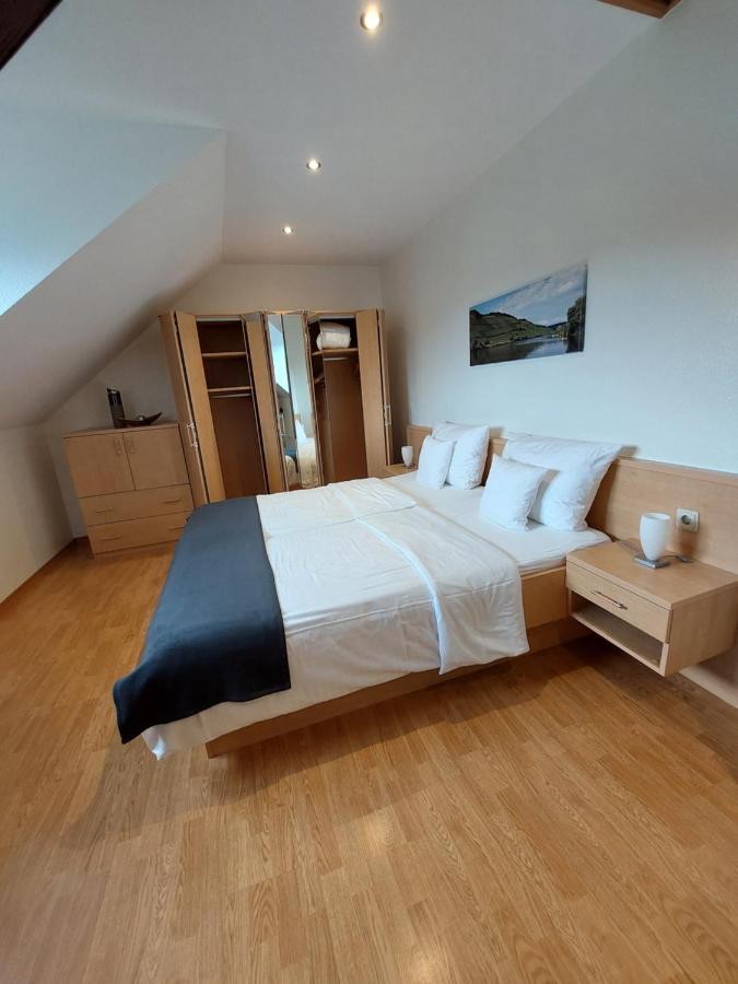 Weingut Licht-Stadtfeld Brauneberg Extérieur photo